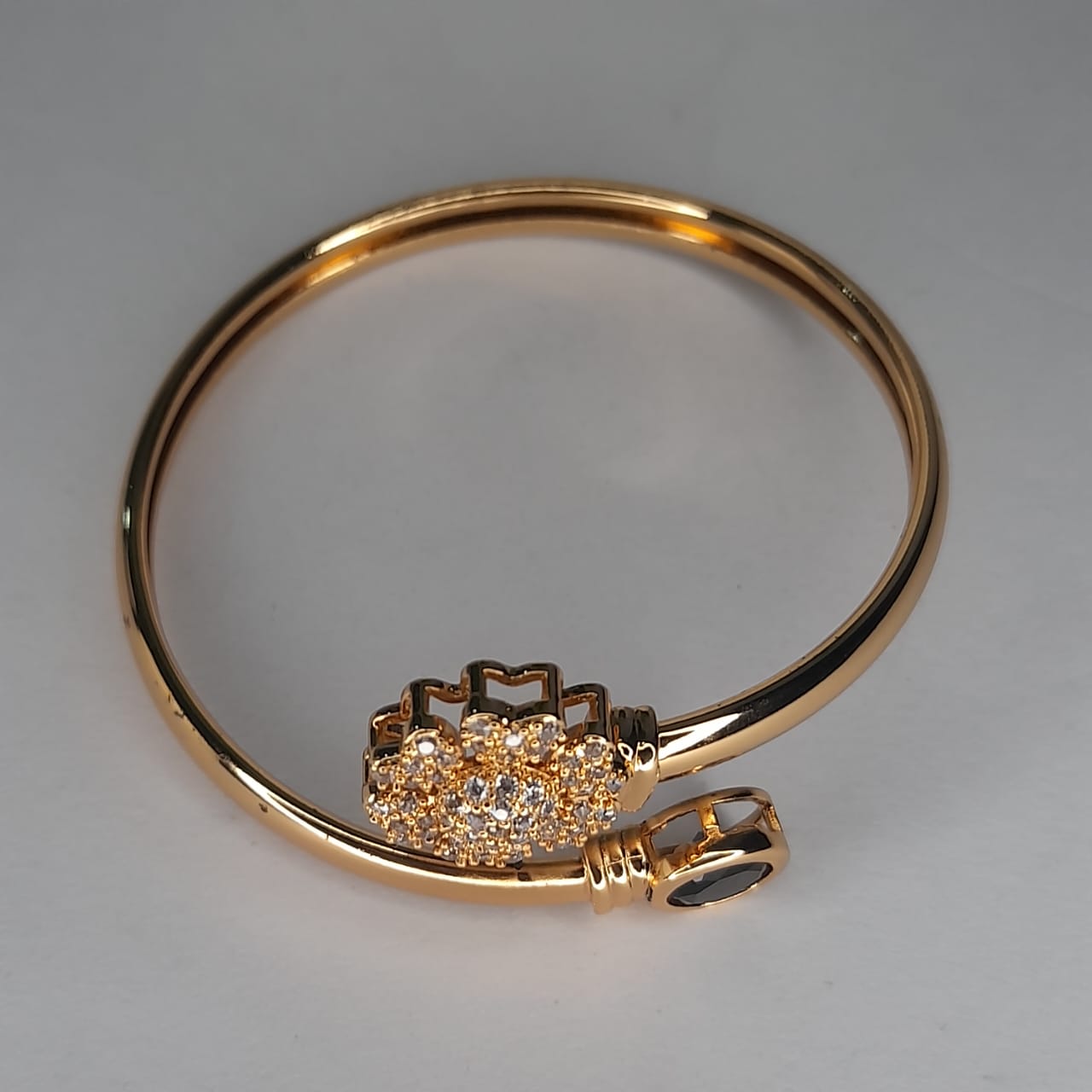 Stylish Golden Bangle – Single Piece  Women’s Jewelry