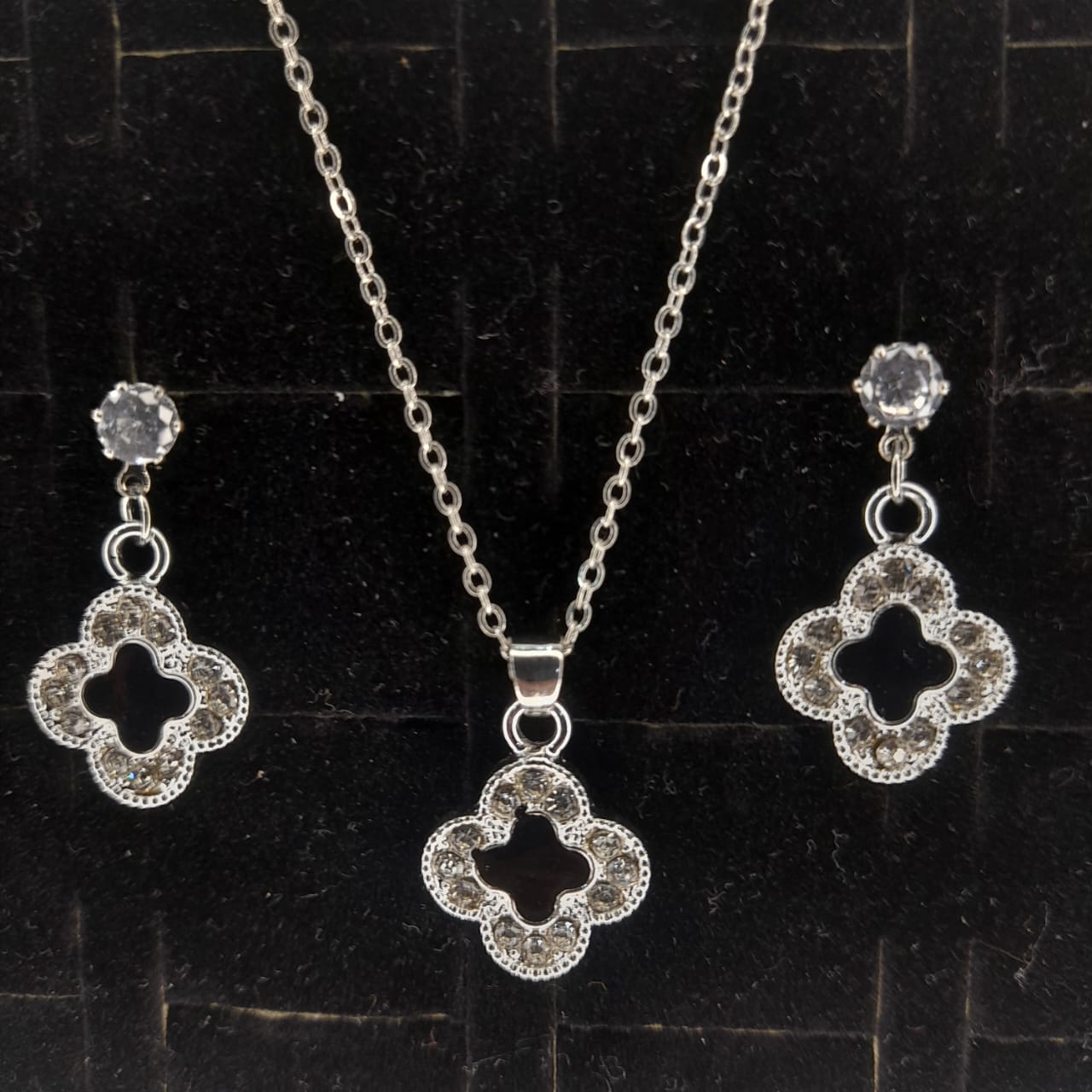 Trendy Silver Necklace Set for Women – Stylish New Design Jewellery