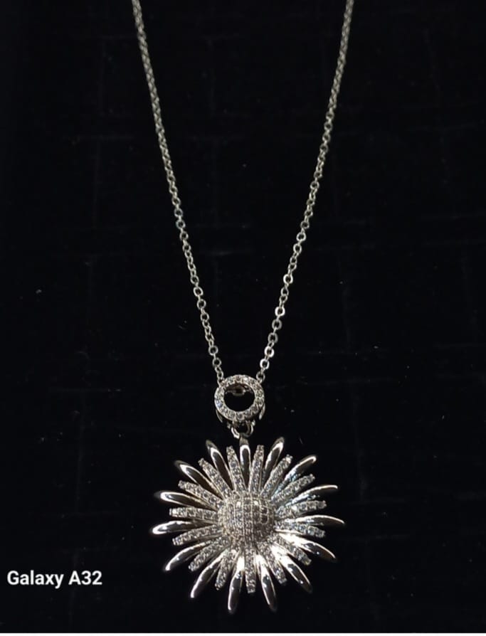 Single Chain White Zircon Pendant Necklace – Elegant Stone Locket Jewellery