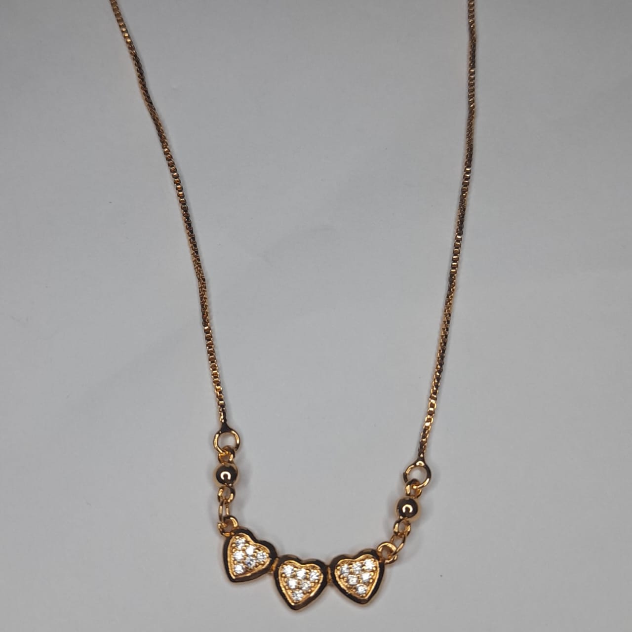 Elegant Golden Locket – Stylish Pendant Necklace for Women