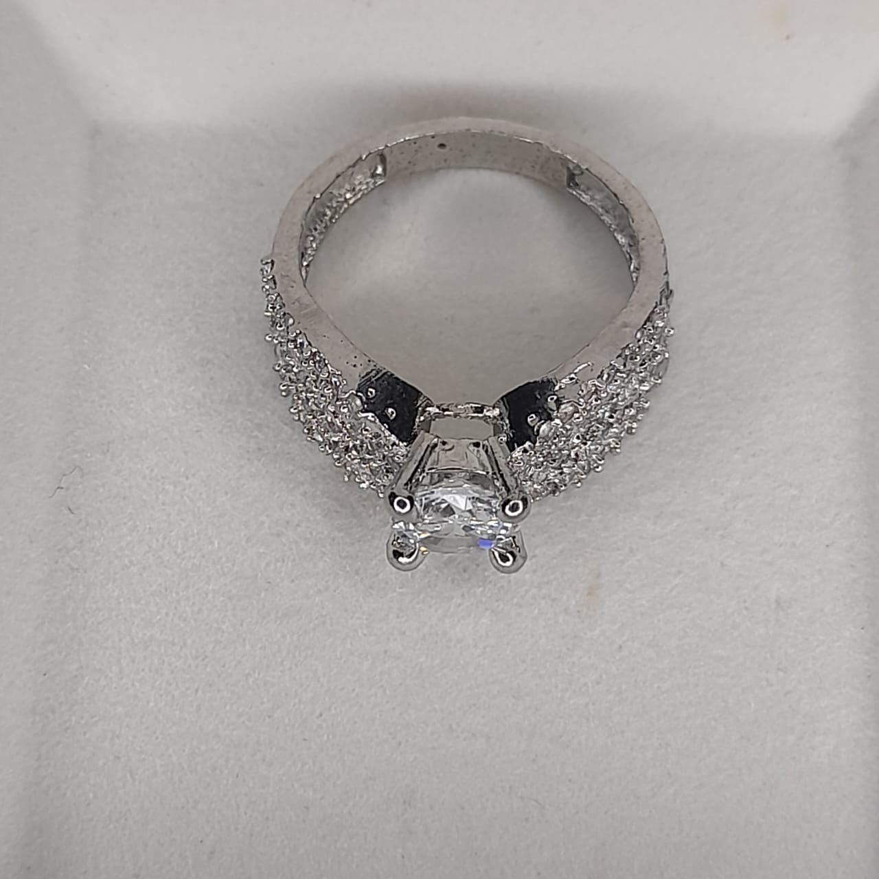 Elegant Silver Zircon Ring for Girls & Women – Premium Fashion Jewellery for Engagement, Party & Daily Wear