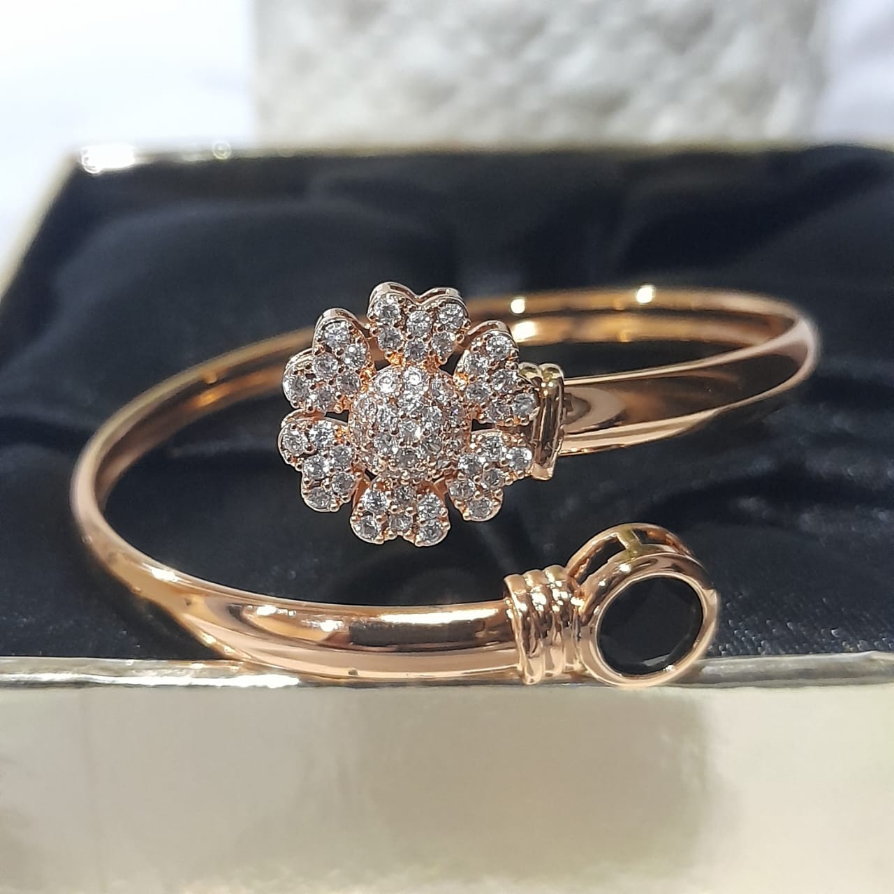 Stylish Golden Bangle – Single Piece  Women’s Jewelry