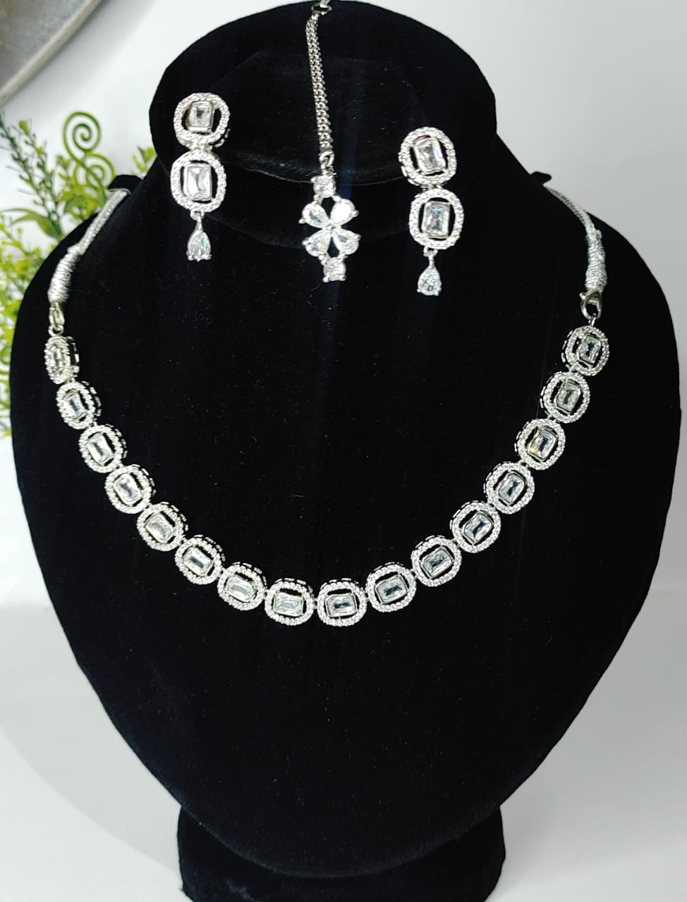 Luxury Silver-Plated Necklace Set with Crystal Stones – Elegant Party & Bridal Jewellery