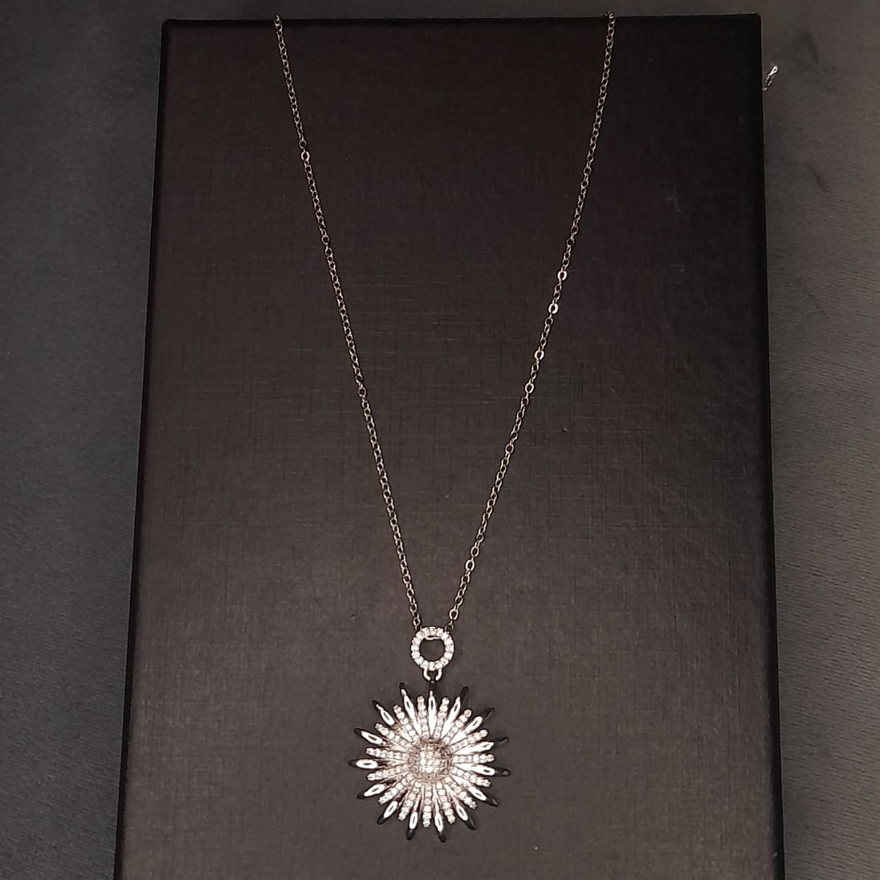 Single Chain White Zircon Pendant Necklace – Elegant Stone Locket Jewellery
