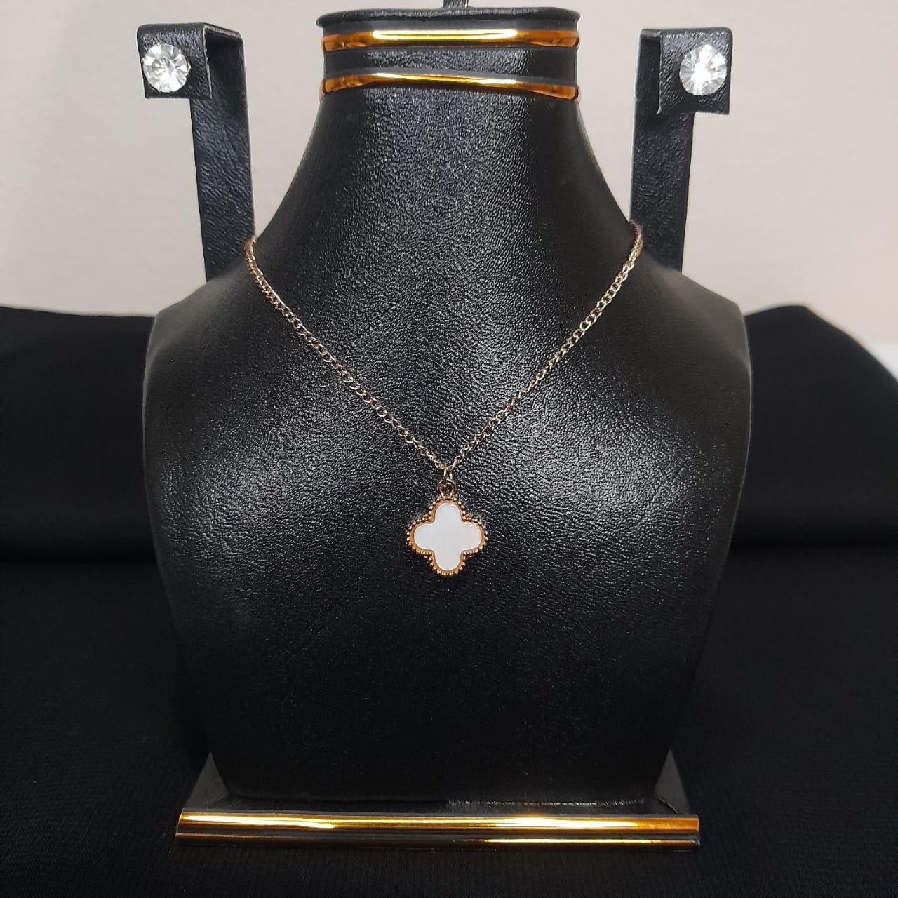 Trendy Golden Necklace Set for Women – Stylish Fashion Jewellery