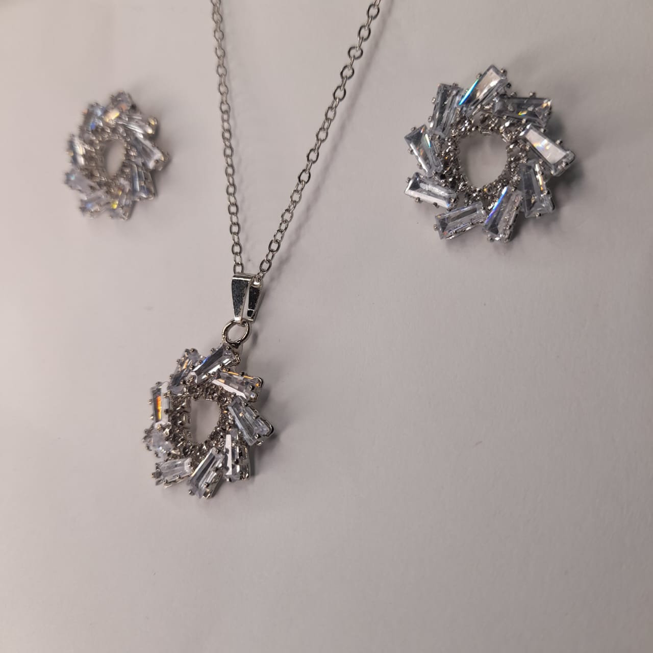 Silver Chain Crystal Zircon Necklace Set for Girls & Women – Stylish Fashion Jewellery