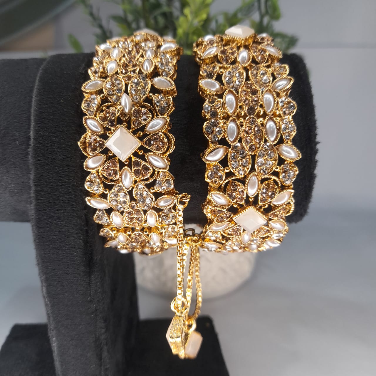 "Elegant Golden Openable Bangles (Pair) – Timeless Beauty & Perfect for Every Occasion"