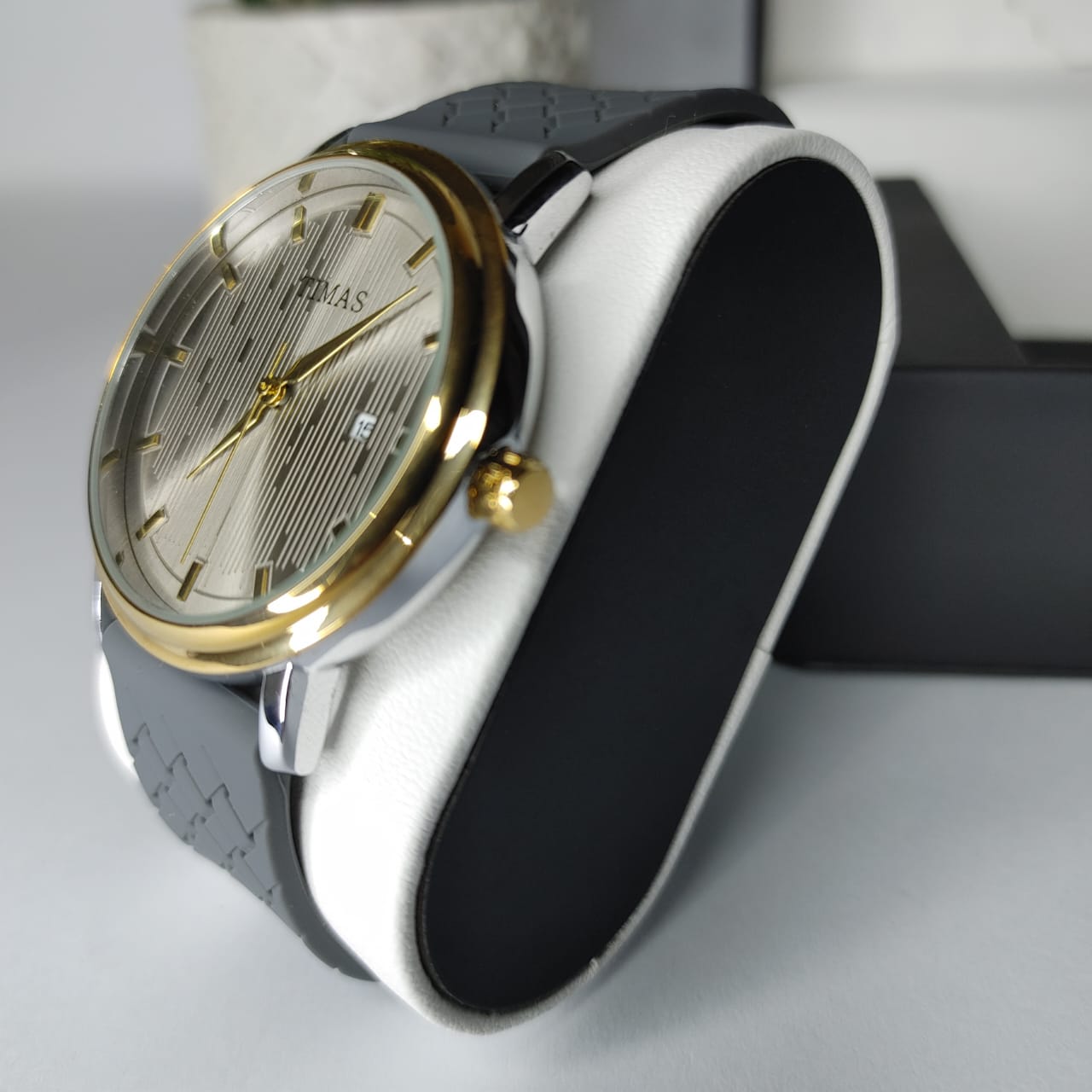 Fashion Magnet Strap Watch T-2015