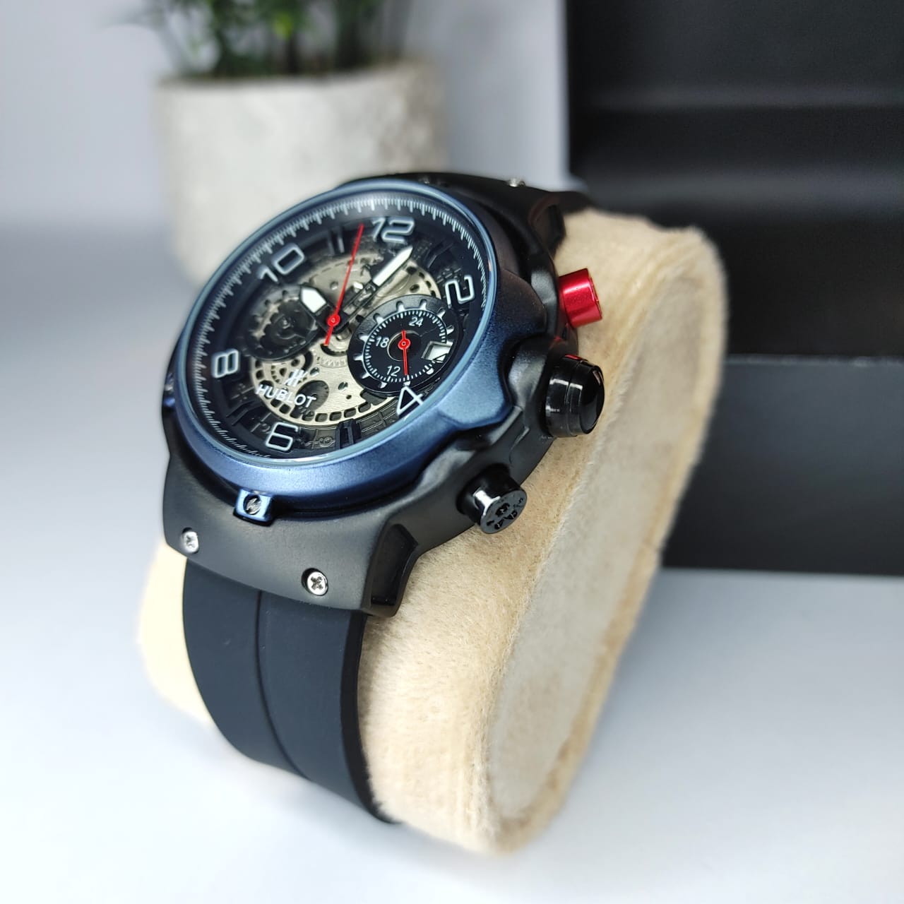 Hublot Big Bang Men’s Watch – Black Case with Magnetic Strap