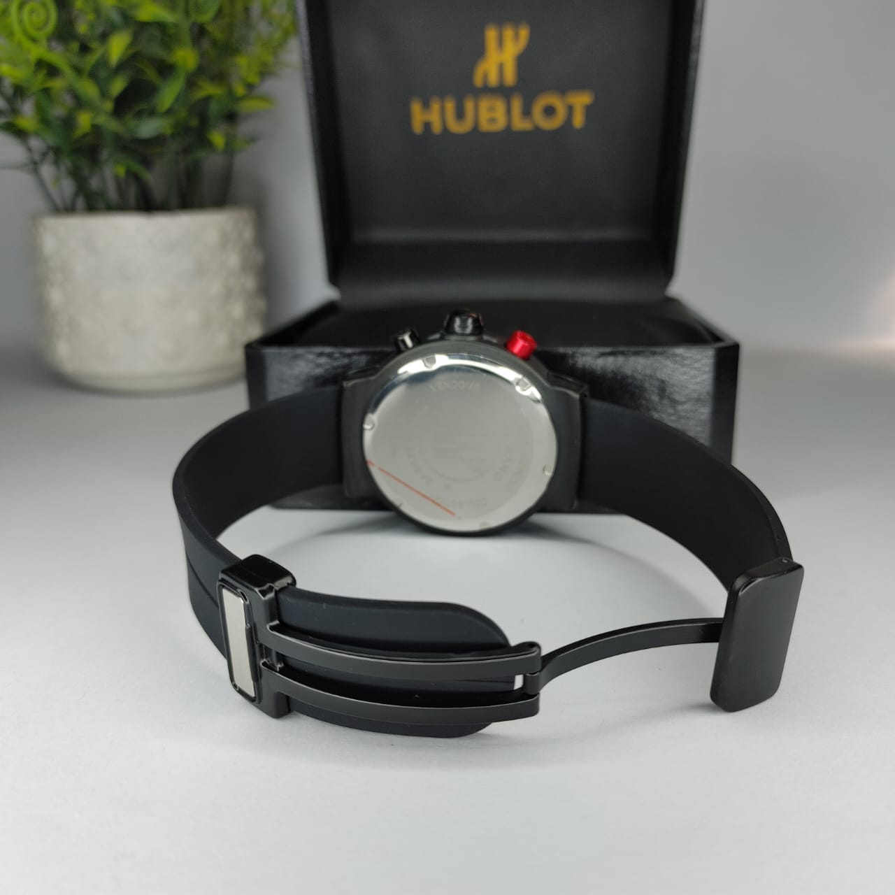 Hublot Big Bang Men’s Watch – Black Case with Magnetic Strap
