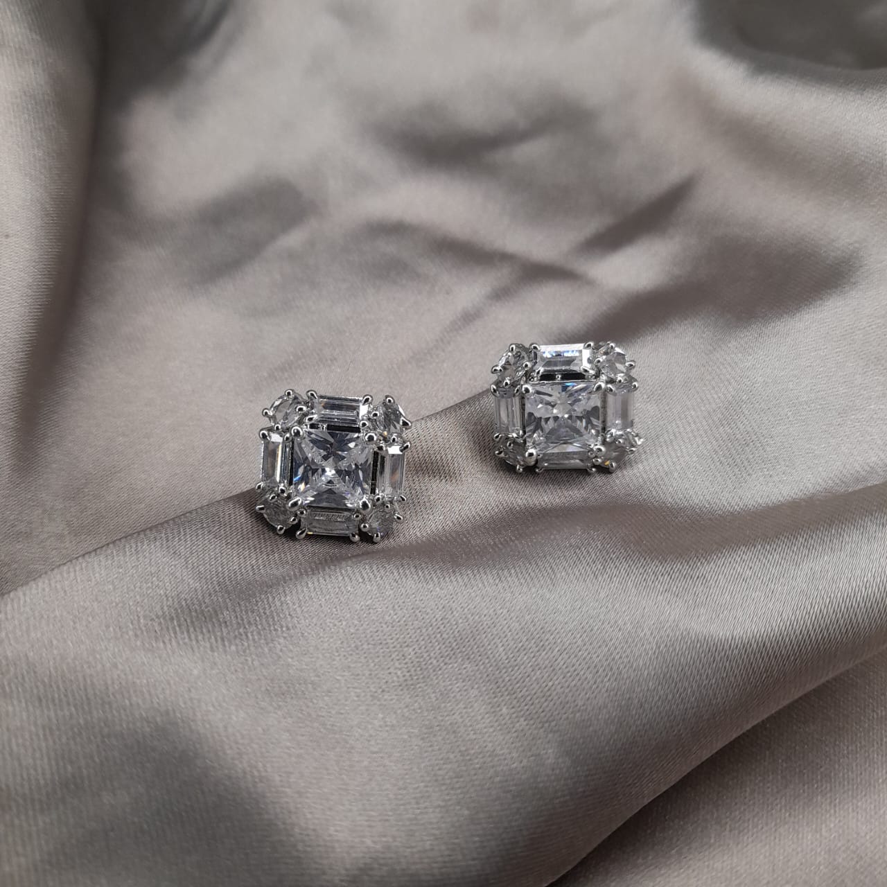 White Zircon Crystal Stud Earrings 1 Carat