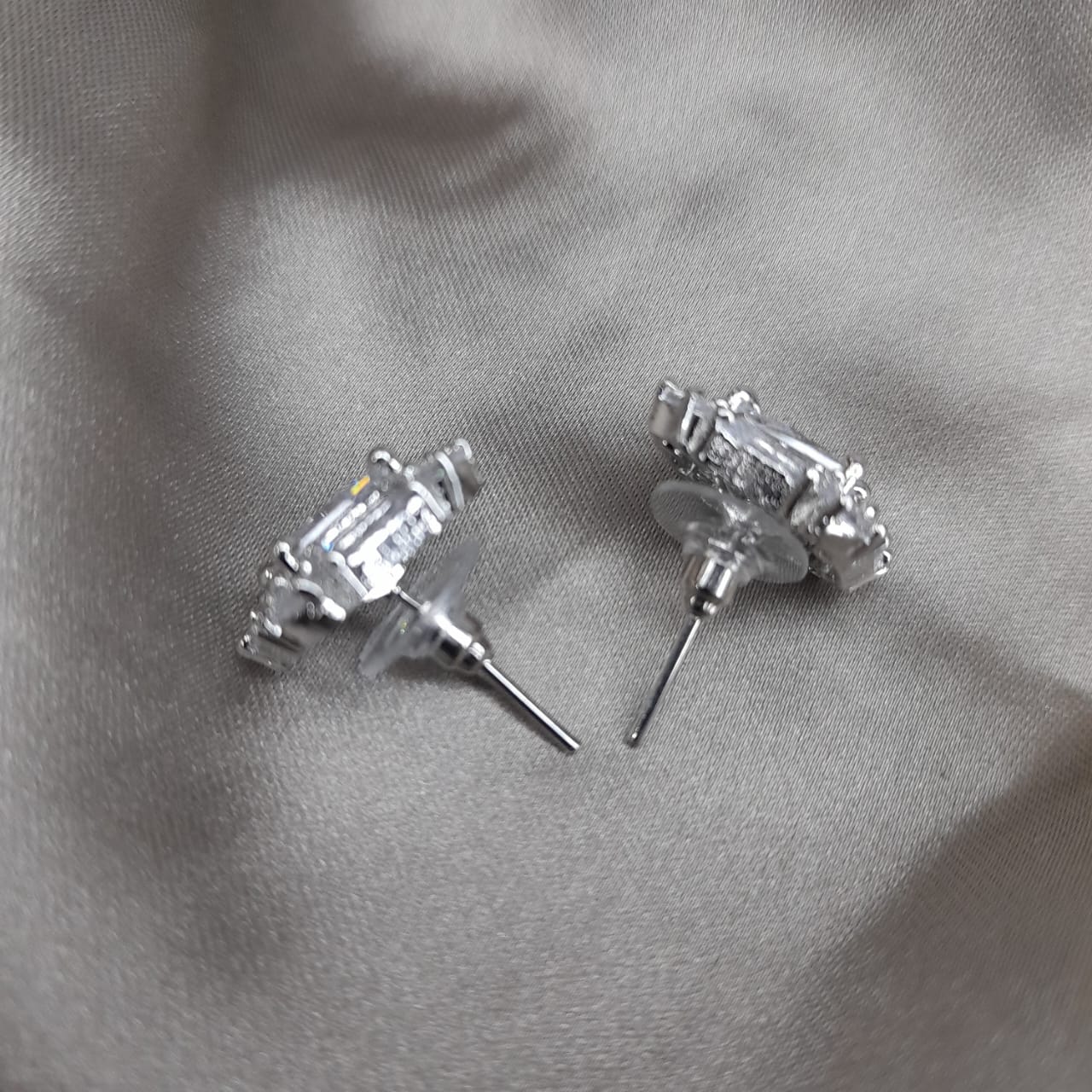 White Zircon Crystal Stud Earrings 1 Carat